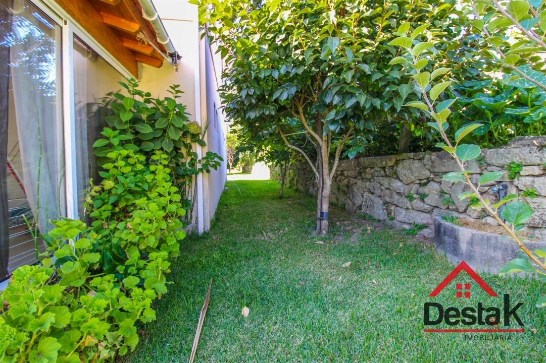 Moradia T4 para Venda em Santa Cruz da Trapa e São Cristóvão de Lafões Foto 36