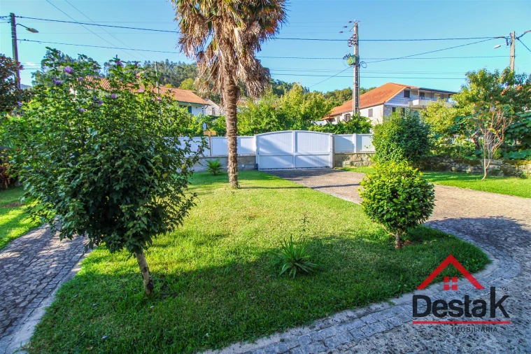 Moradia T4 para Venda em Santa Cruz da Trapa e São Cristóvão de Lafões Foto 11