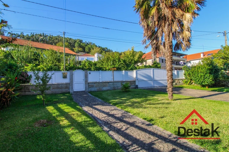 Moradia T4 para Venda em Santa Cruz da Trapa e São Cristóvão de Lafões Foto 12