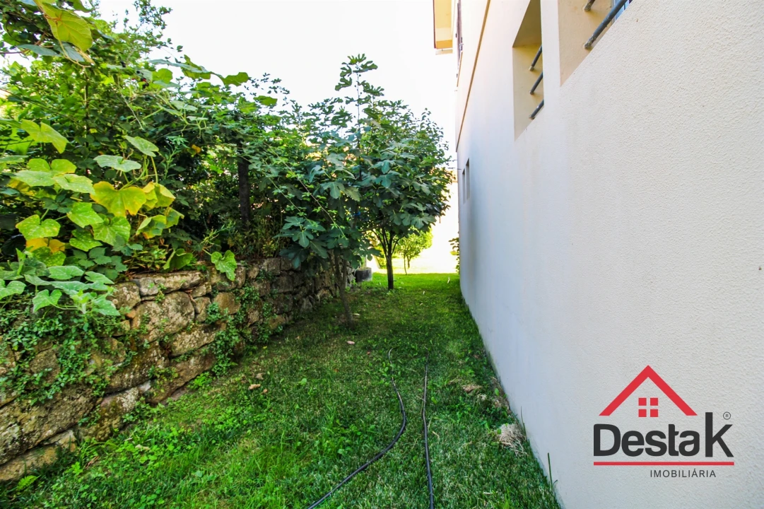 Moradia T4 para Venda em Santa Cruz da Trapa e São Cristóvão de Lafões Foto 37