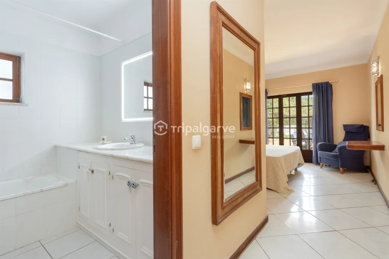 Moradia T4 para Arrendamento em Guia Foto 32