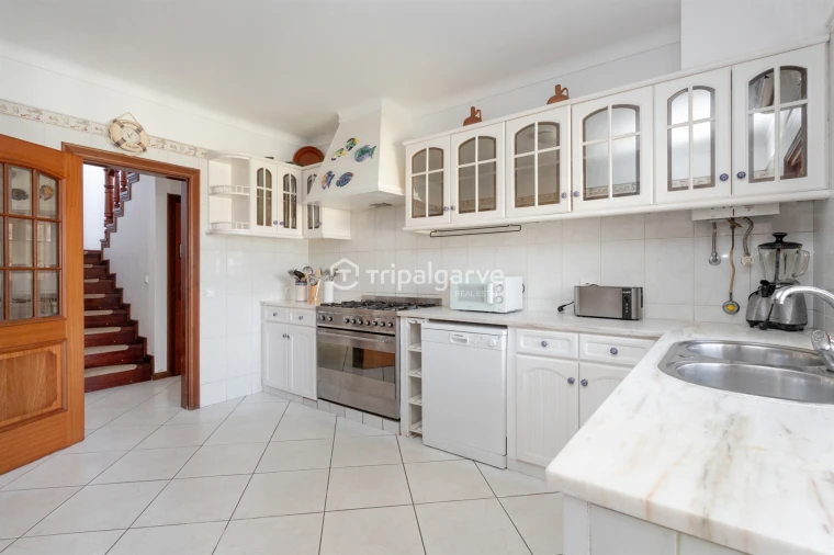 Moradia T4 para Arrendamento em Guia Foto 14