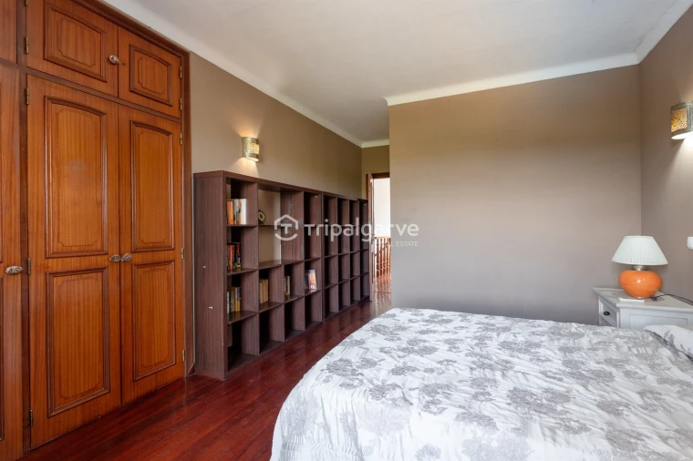 Moradia T4 para Arrendamento em Guia Foto 44