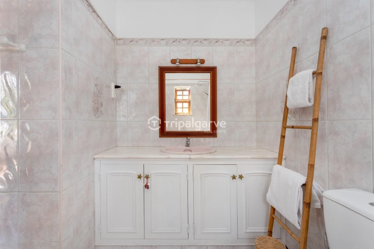 Moradia T4 para Arrendamento em Guia Foto 52