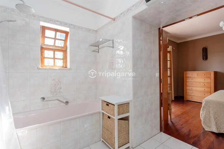 Moradia T4 para Arrendamento em Guia Foto 53