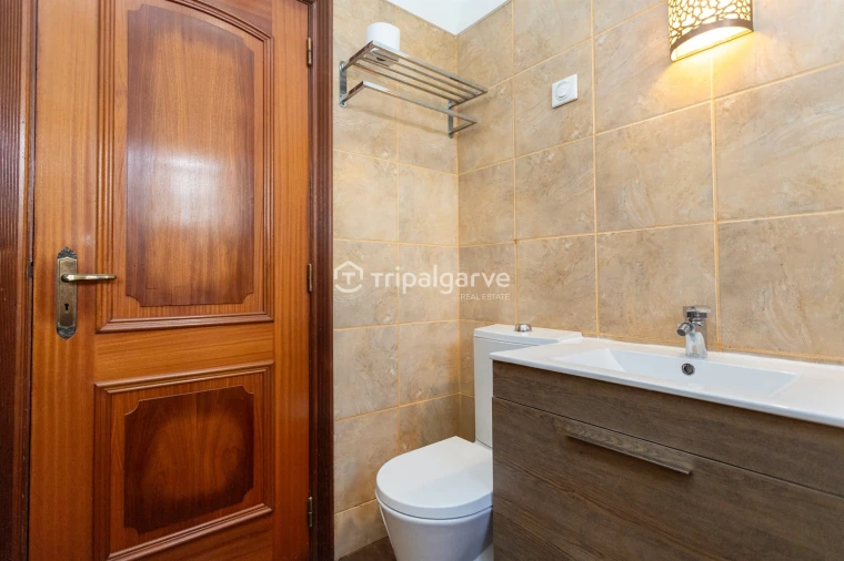 Moradia T4 para Arrendamento em Guia Foto 47