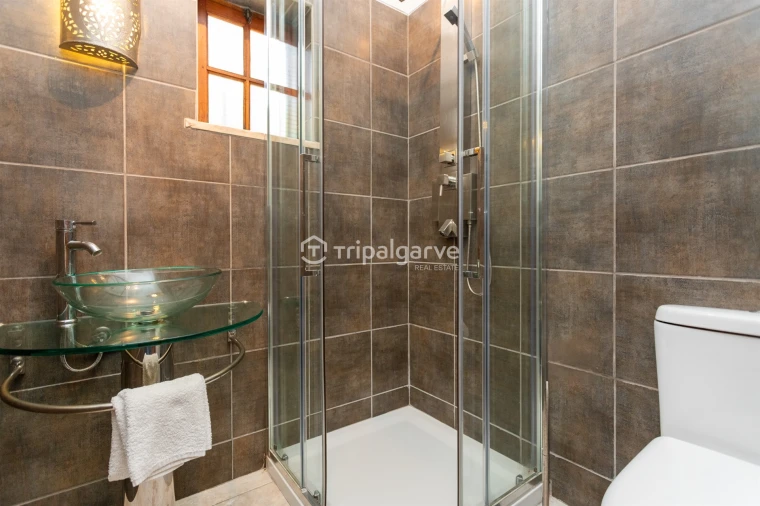 Moradia T4 para Arrendamento em Guia Foto 18