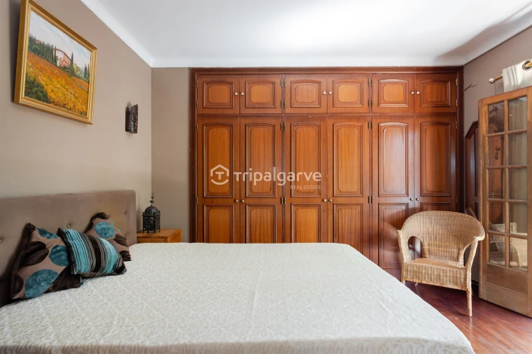 Moradia T4 para Arrendamento em Guia Foto 38