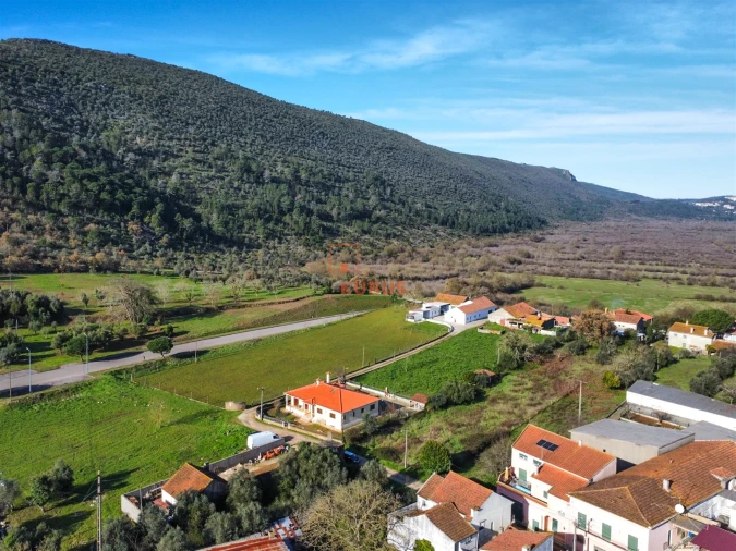 Prédio para Venda em Minde Foto 24
