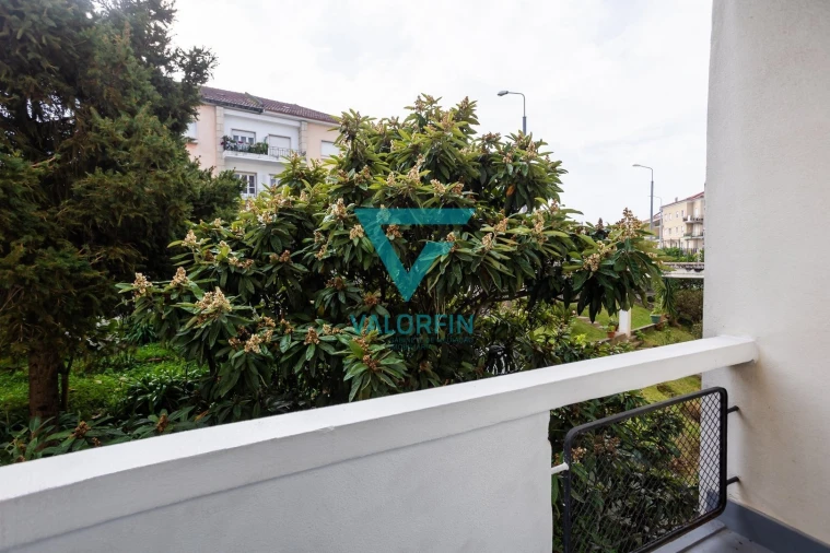 Apartamento T3 para Venda em Santo Antonio dos Olivais Foto 14