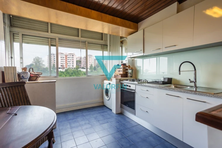 Apartamento T3 para Venda em Santo Antonio dos Olivais Foto 2