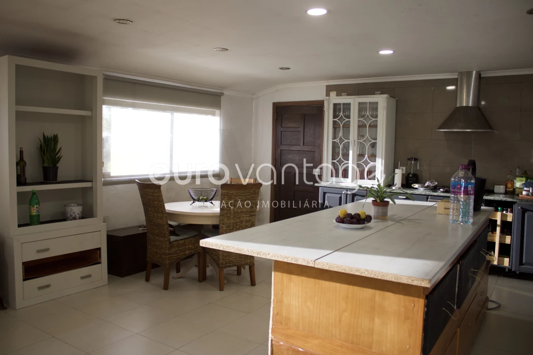 Moradia T6 para Venda em Arrabal Foto 3