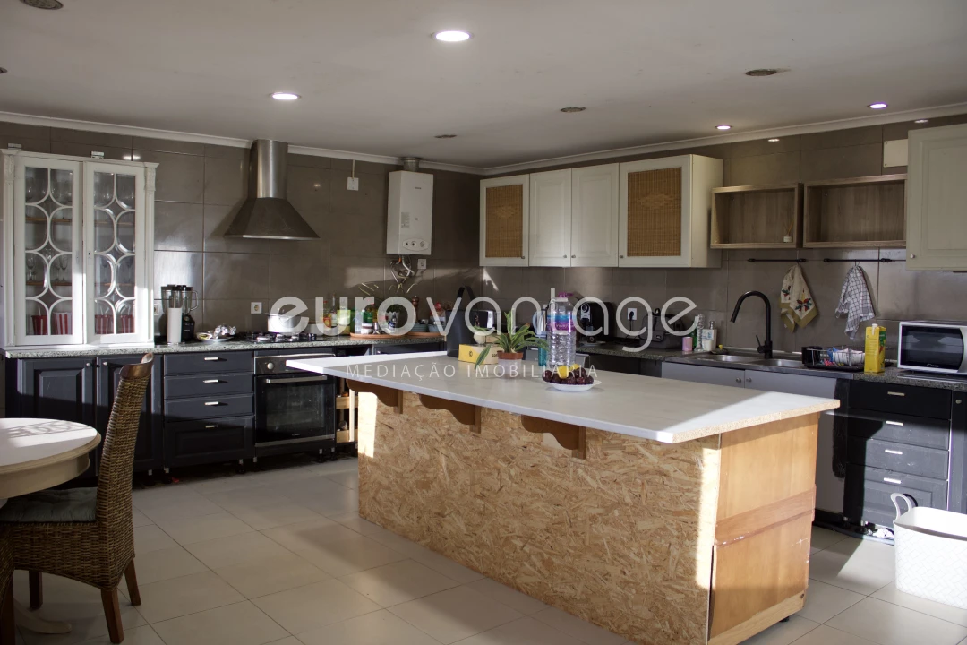 Moradia T6 para Venda em Arrabal Foto 4