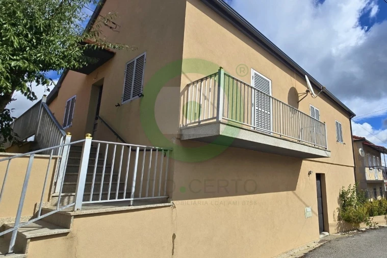 Moradia T3 para Venda em Moimenta e Montouto