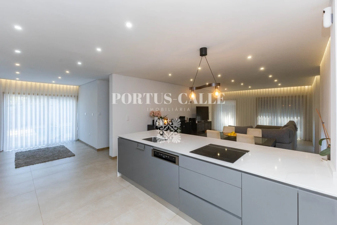 Moradia T3 para Venda em Paredes Foto 8