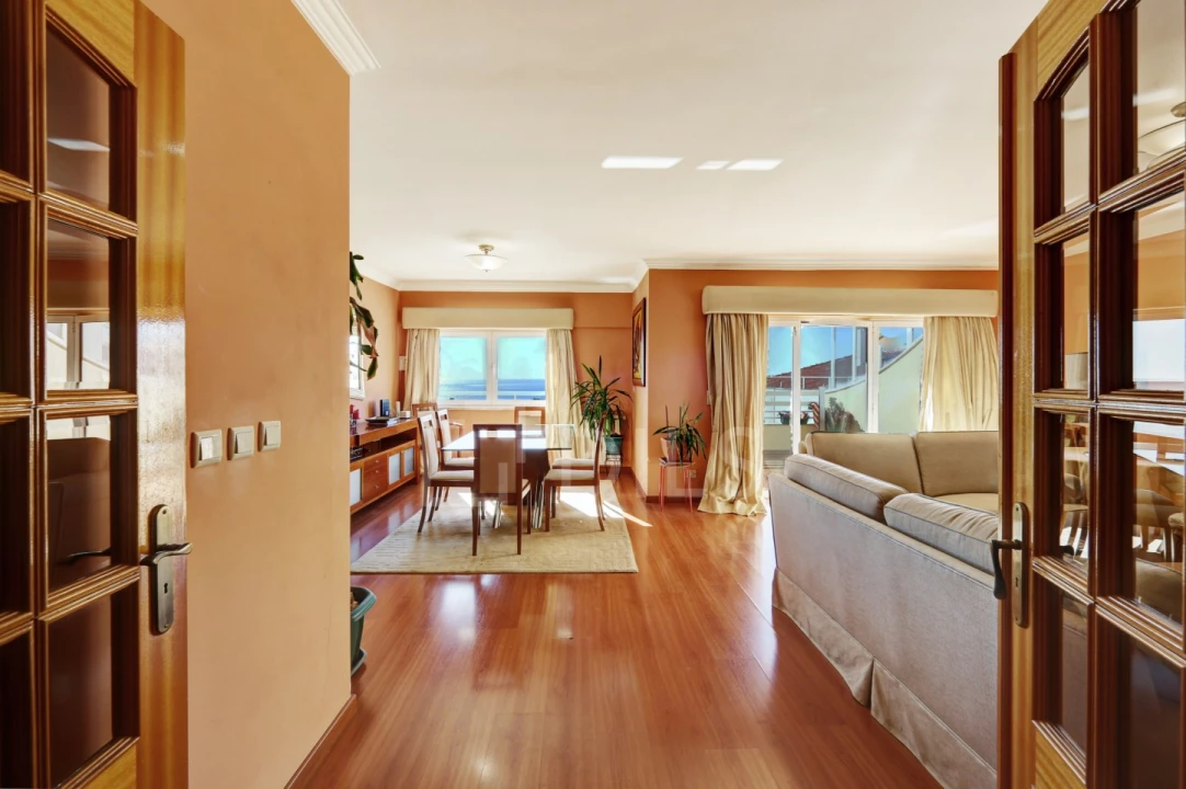 Apartamento T5 para Venda em Carcavelos e Parede Foto 12