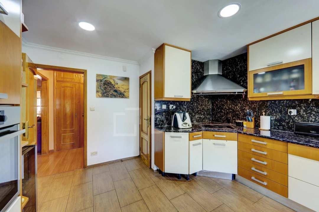 Apartamento T5 para Venda em Carcavelos e Parede Foto 14