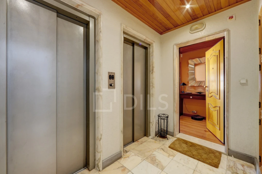 Apartamento T5 para Venda em Carcavelos e Parede Foto 33