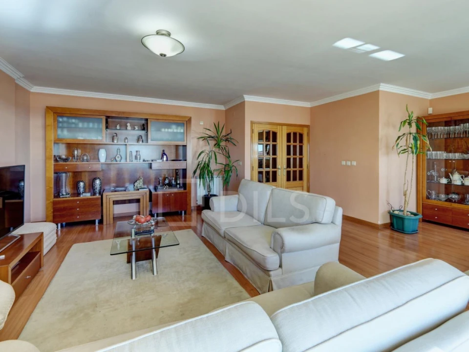 Apartamento T5 para Venda em Carcavelos e Parede Foto 13