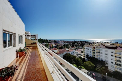 Apartamento T5 para Venda em Carcavelos e Parede