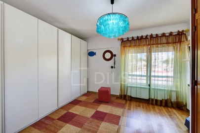 Apartamento T5 para Venda em Carcavelos e Parede