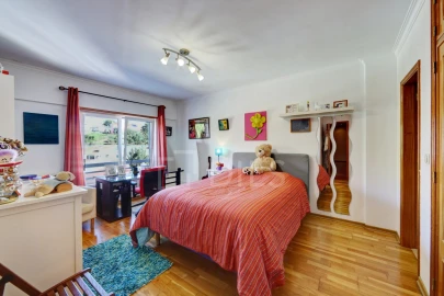 Apartamento T5 para Venda em Carcavelos e Parede