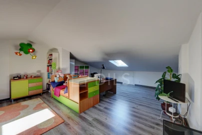 Apartamento T5 para Venda em Carcavelos e Parede