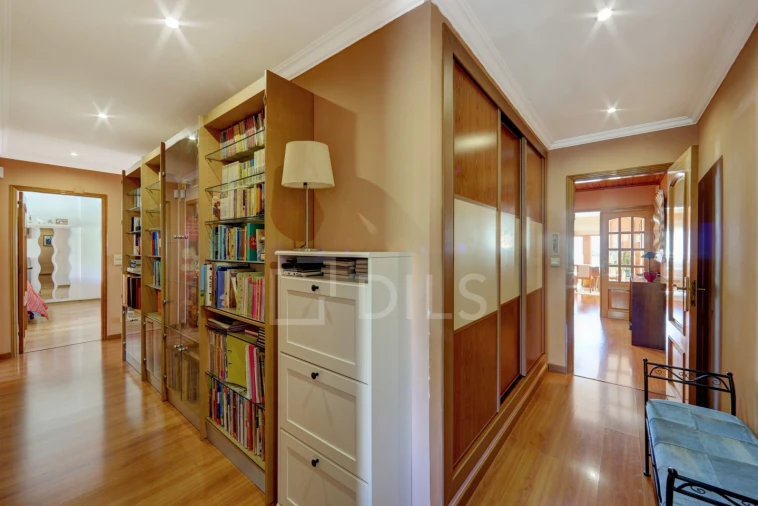 Apartamento T5 para Venda em Carcavelos e Parede Foto 22