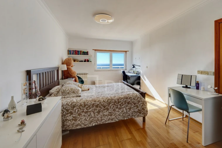 Apartamento T5 para Venda em Carcavelos e Parede Foto 17
