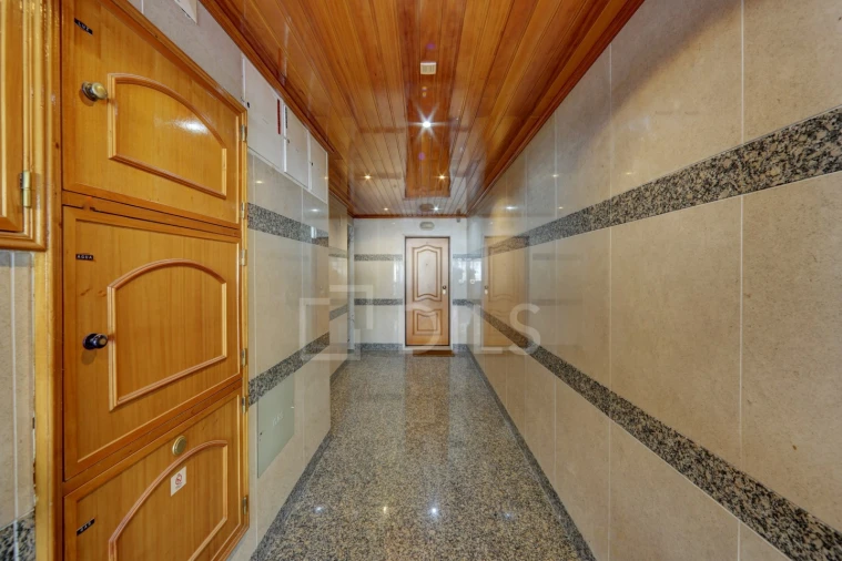 Apartamento T5 para Venda em Carcavelos e Parede Foto 32