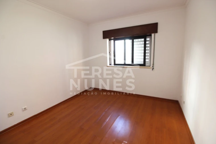 Apartamento T1 para Venda em Quinta do Conde Foto 3