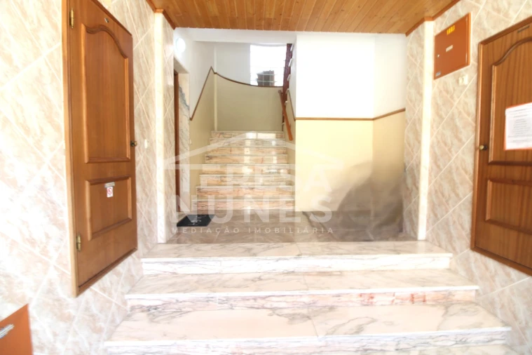 Apartamento T1 para Venda em Quinta do Conde Foto 11