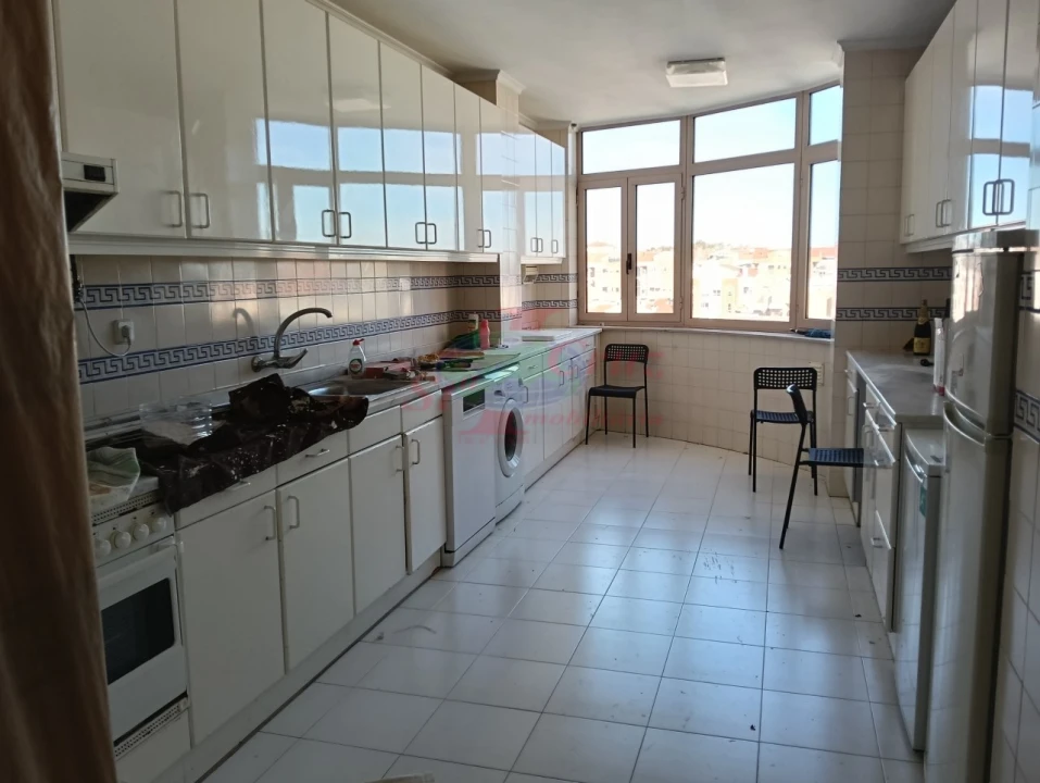Apartamento T4 para Venda em Santo Antonio dos Olivais Foto 2