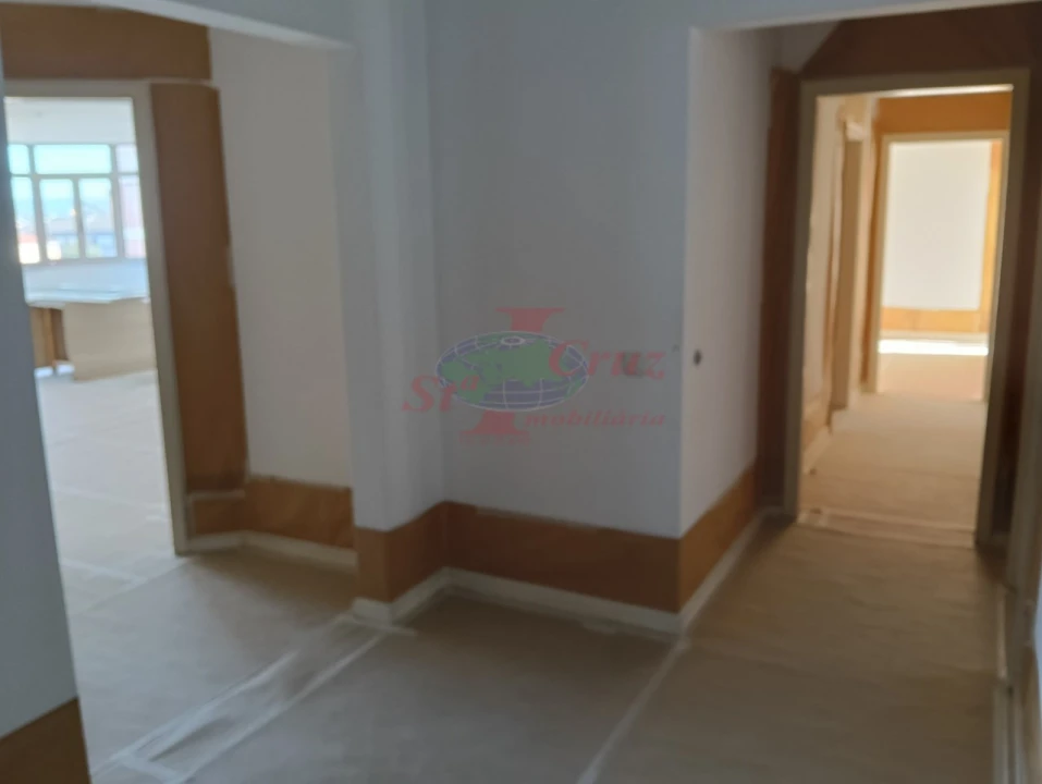 Apartamento T4 para Venda em Santo Antonio dos Olivais Foto 4