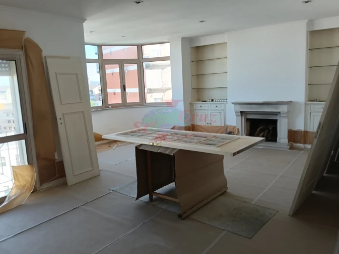 Apartamento T4 para Venda em Santo Antonio dos Olivais Foto 3