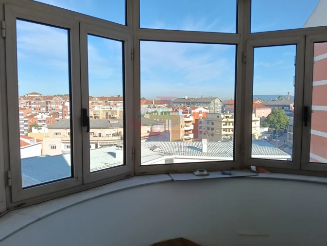 Apartamento T4 para Venda em Santo Antonio dos Olivais Foto 7