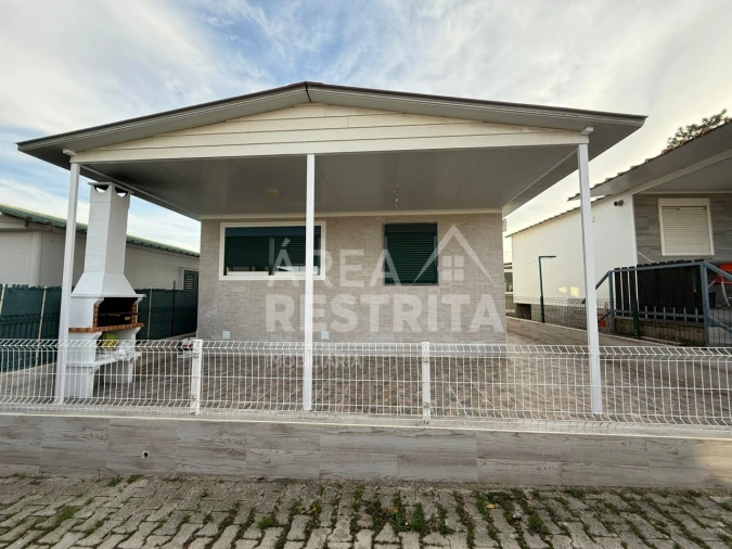 Moradia T2 para Venda em Fernao Ferro Foto 1