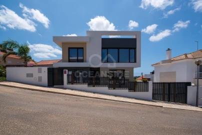 Moradia T4 para Venda em Carcavelos e Parede