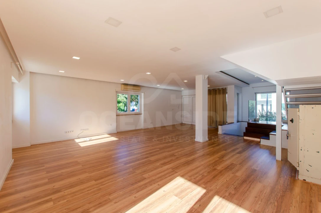 Moradia T4 para Arrendamento em Barcarena Foto 8