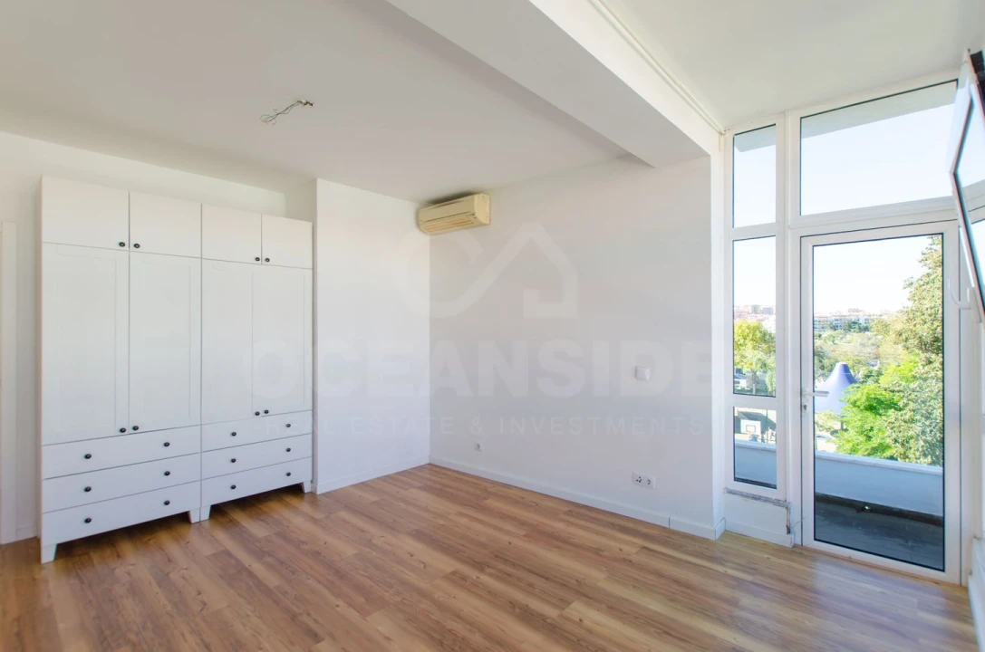 Moradia T4 para Arrendamento em Barcarena Foto 24