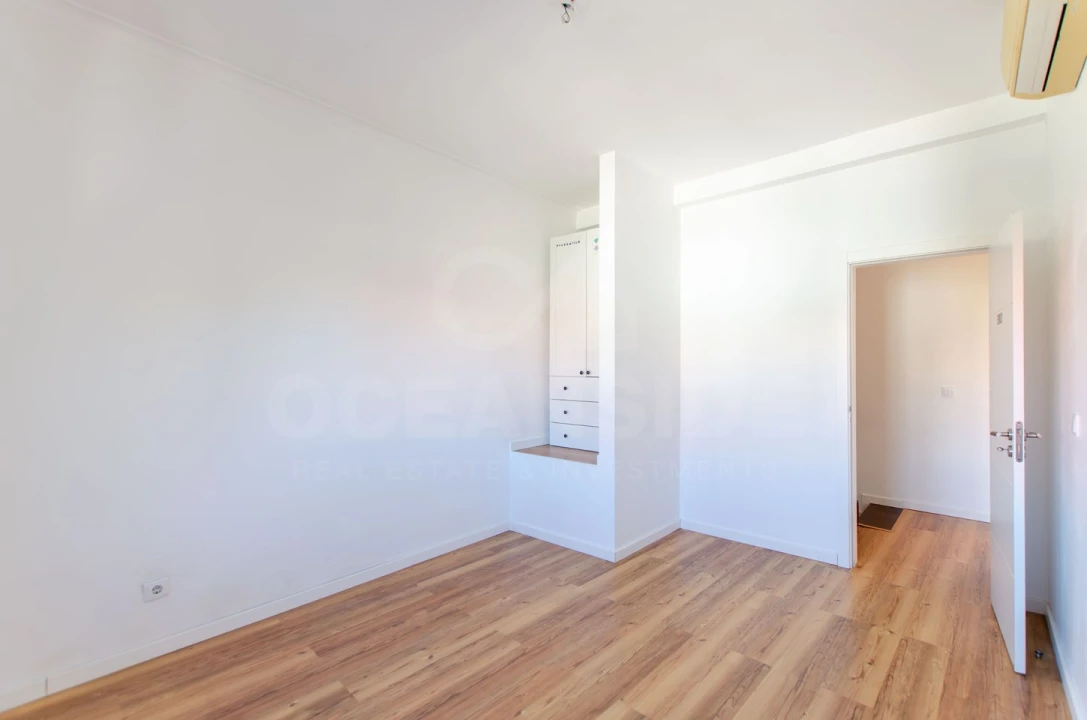 Moradia T4 para Arrendamento em Barcarena Foto 28