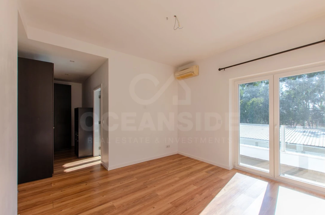 Moradia T4 para Arrendamento em Barcarena Foto 32