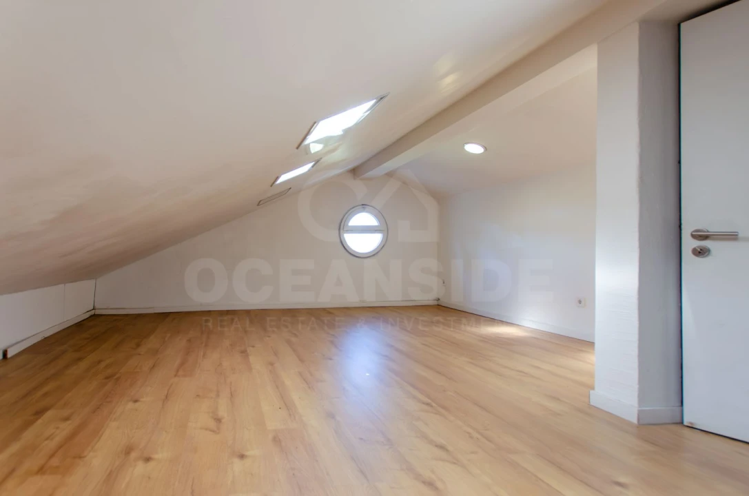 Moradia T4 para Arrendamento em Barcarena Foto 48