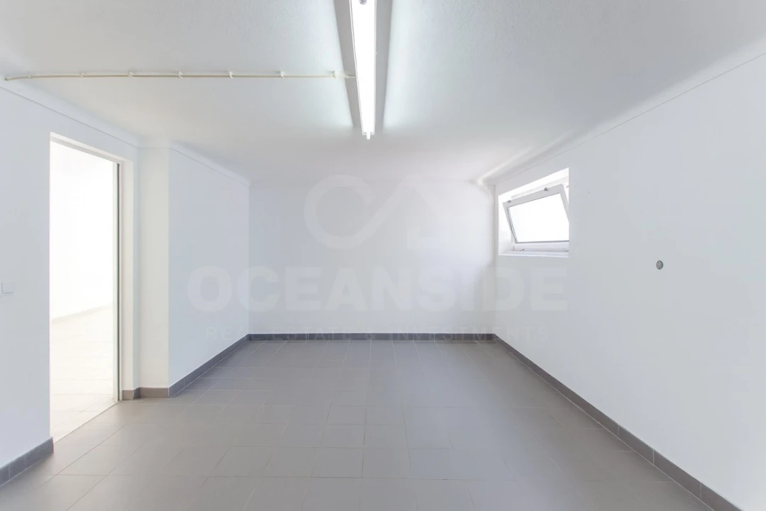 Moradia T4 para Arrendamento em Barcarena Foto 52