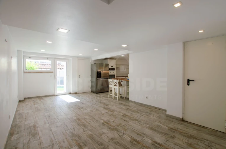 Moradia T4 para Arrendamento em Barcarena Foto 12