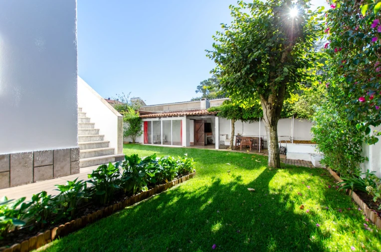 Moradia T4 para Arrendamento em Barcarena Foto 40