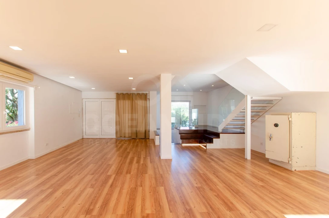 Moradia T4 para Venda em Barcarena Foto 6