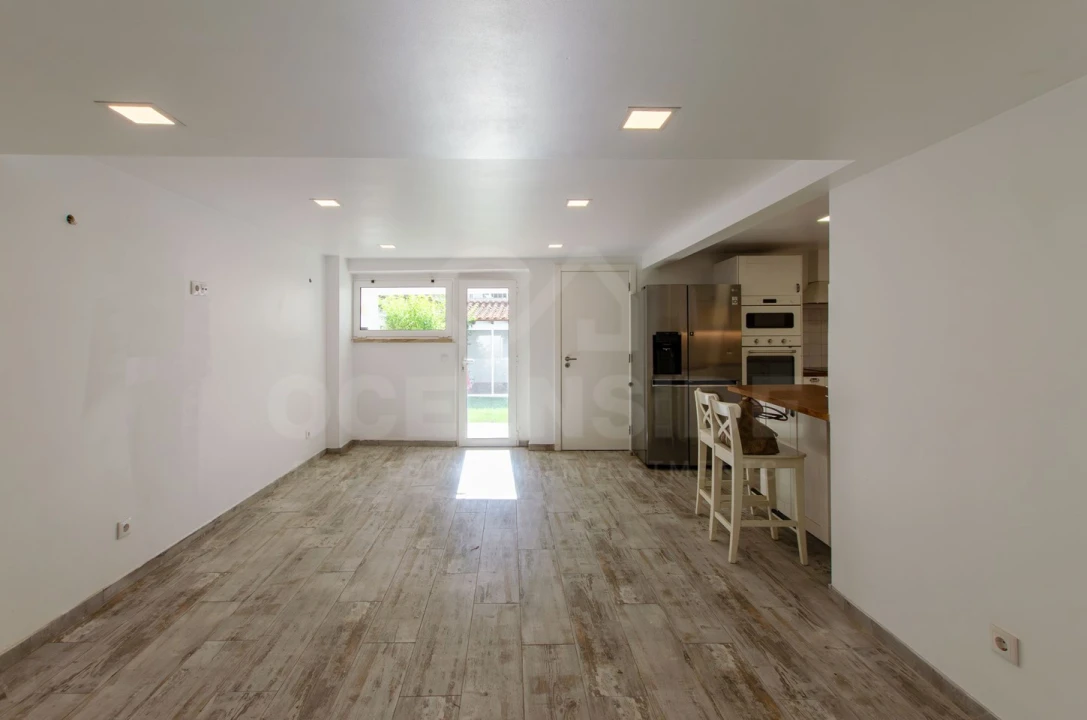 Moradia T4 para Venda em Barcarena Foto 19