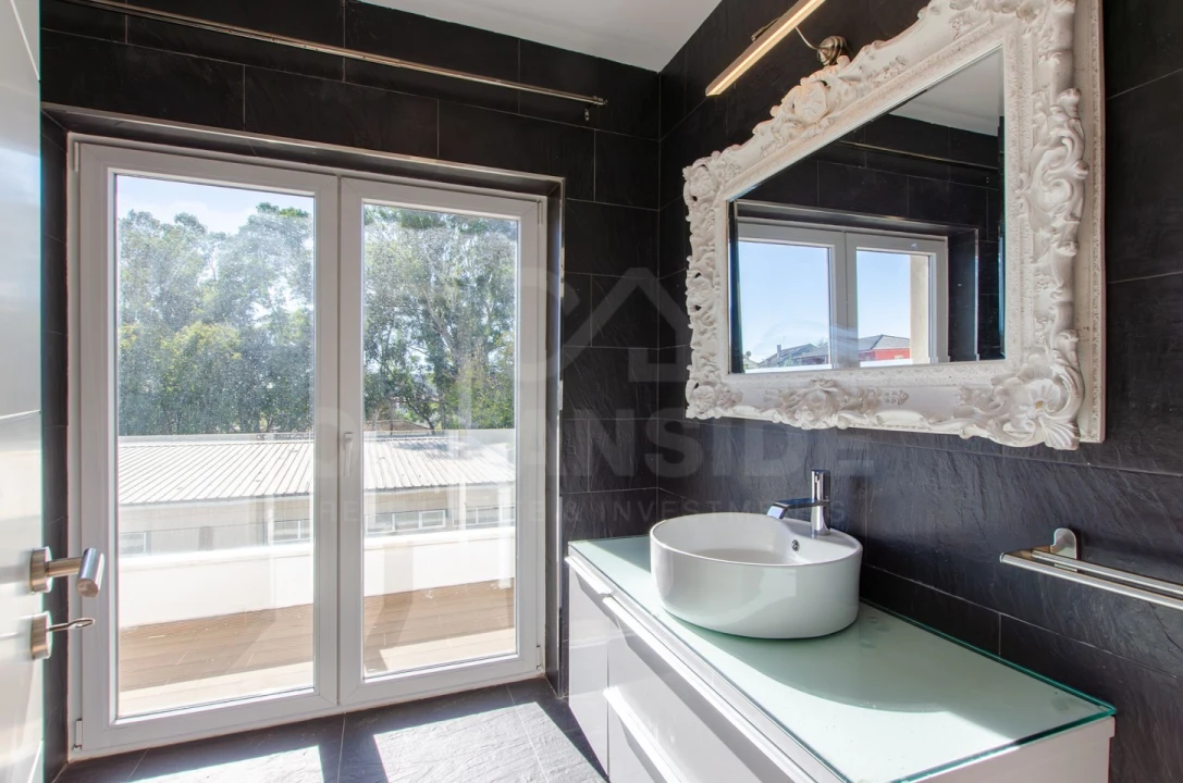 Moradia T4 para Venda em Barcarena Foto 36