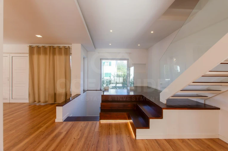 Moradia T4 para Venda em Barcarena Foto 10